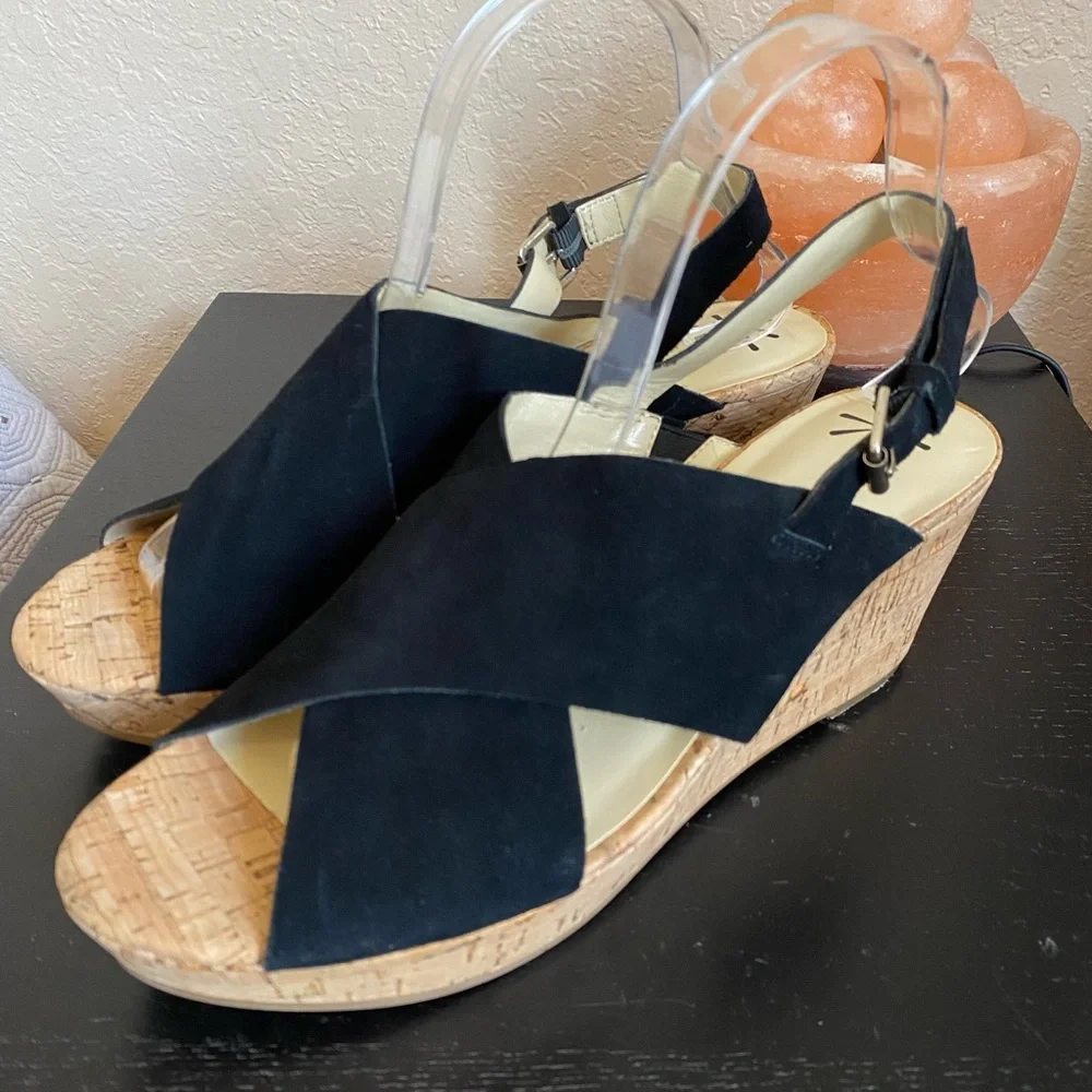 ISAAC MIZRAHI LIVE SLINGBACK CORK WEDGE SANDAL. MADDIE. BLACK SUEDE SZ 10 M
